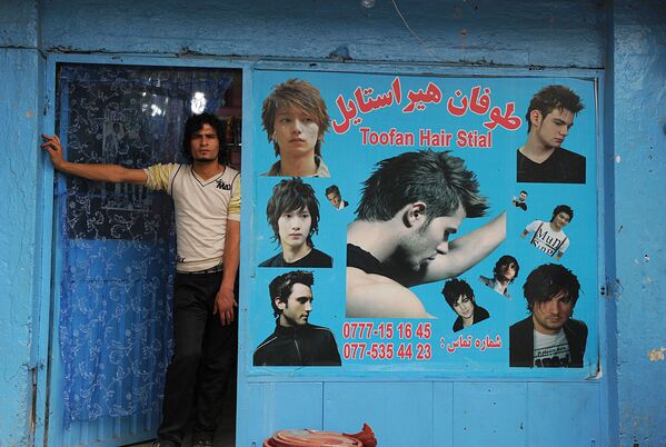 آرایشگر افغان در شهر کابل سال ۲۰۱۰ - اسپوتنیک ایران  