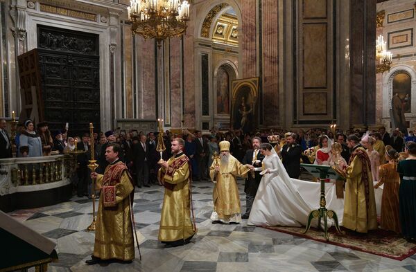 مراسم ازدواج شاهزاده گئورگی رومانوف و ویکتوریا رومانوا بتارینی در کلیسای سنت ایزاک سنت پترزبورگ - اسپوتنیک ایران  