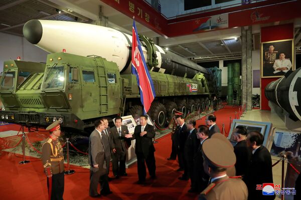 نمایشگاه تجهیزات دفاعی کره شمالی.    - اسپوتنیک ایران  