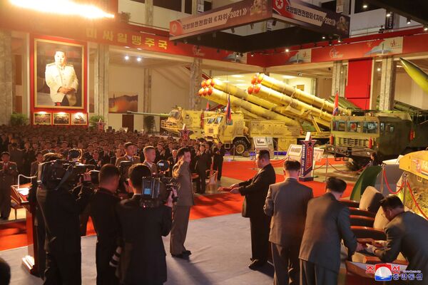 نمایشگاه تجهیزات دفاعی کره شمالی.       - اسپوتنیک ایران  