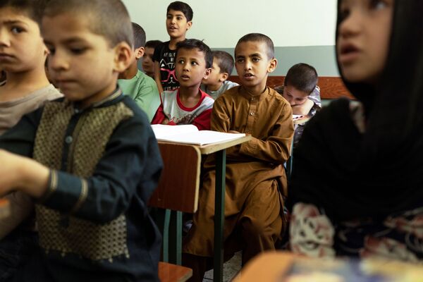 کودکان بی سرپرست در کابل در حال اموزش - اسپوتنیک ایران  
