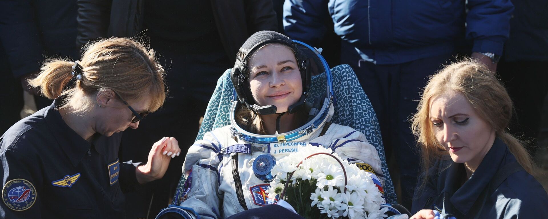 Член съемочной группы фильма Вызов актриса Юлия Пересильд после посадки спускаемого аппарата транспортного пилотируемого корабля Союз МС-18 - اسپوتنیک ایران  , 1920, 12.04.2023