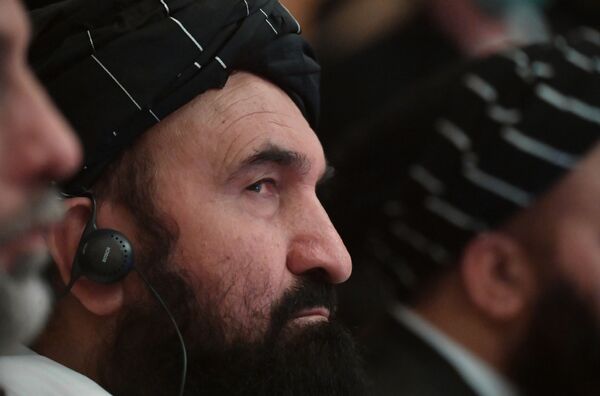 خیرالله خیرخواه، عضو رهبری طالبان و  سرپرست وزارت اطلاعات و فرهنگ افغانستان در سومین نشست فرمت مسکو رایزنی ها درباره افغانستان  - اسپوتنیک ایران  