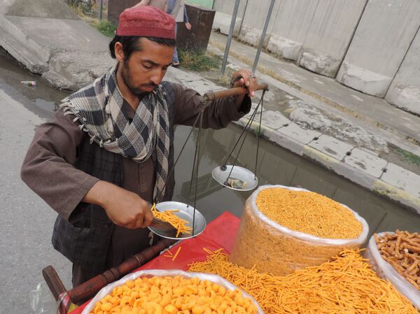 فروشنده غذا در خیابانی در کابل سال ۲۰۲۱ - اسپوتنیک ایران  
