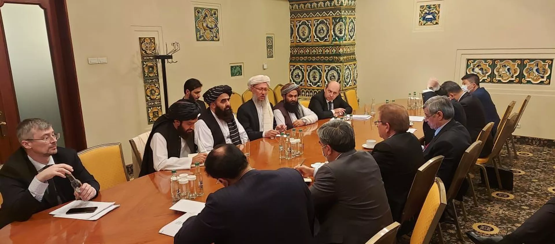 زود دویچه زایتونگ: در پشت یک میز با طالبان - اسپوتنیک ایران  , 1920, 25.10.2021