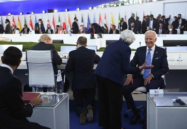 وزیر دارایی آمریکا به همراه جو بایدن رئیس جمهور این کشور در اجلاس گروه بیست - اسپوتنیک ایران  