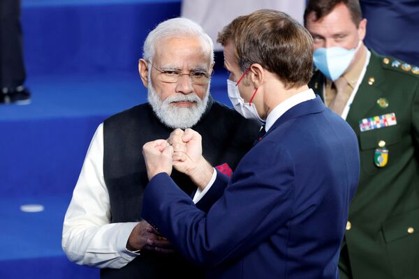 نخست وزیر هند در اجلاس گروه بیست به همراه رئیس جمهور فرانسه - اسپوتنیک ایران  