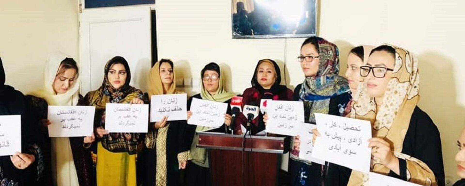 مدافعان حقوق بشر: ممنوع شدن  کار زنان توسط طالبان، بحران افغانستان را تشدید می کند - اسپوتنیک ایران  , 1920, 06.11.2021