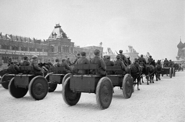 رژه تاریخی ارتش سرخ شوروی در 7 نوامبر 1941 - اسپوتنیک ایران  