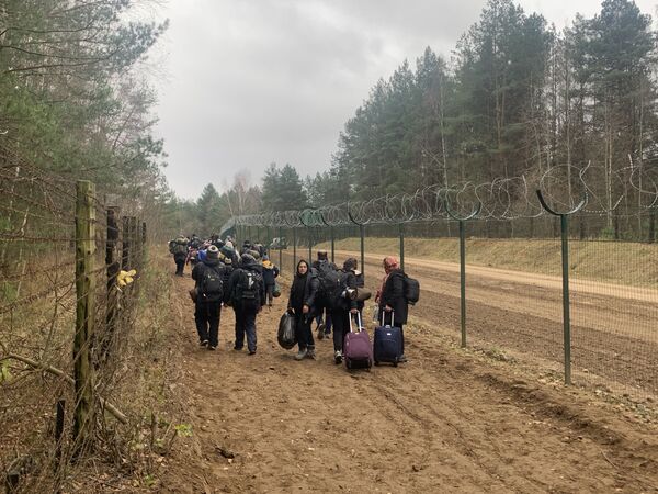 پناهندگان در مرز بلاروس و لهستان - اسپوتنیک ایران  