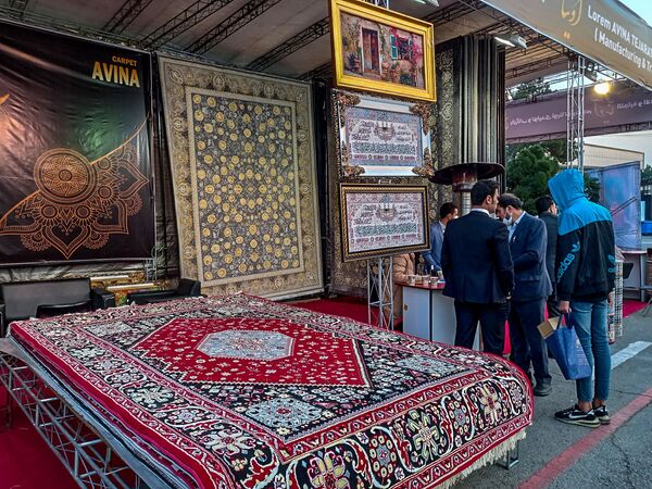 سیزدهمین نمایشگاه فرش های ایرانی در تهران - اسپوتنیک ایران  