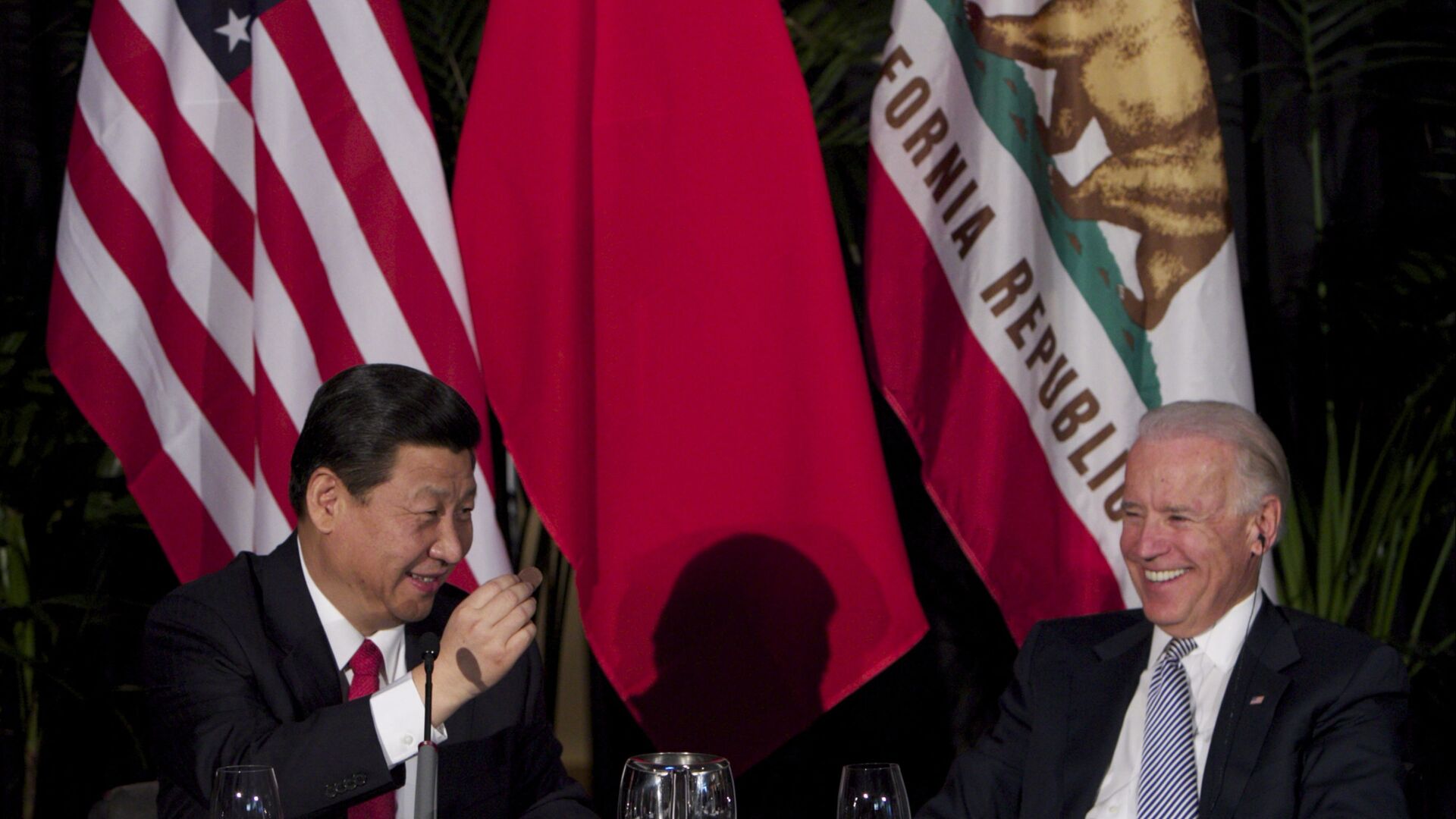 شی جین پینگ رئیس جمهور چین و جو بایدن رئیس جمهور آمریکا - اسپوتنیک ایران  , 1920, 28.07.2022