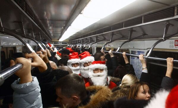 بابانوئل در مترو - اسپوتنیک ایران  
