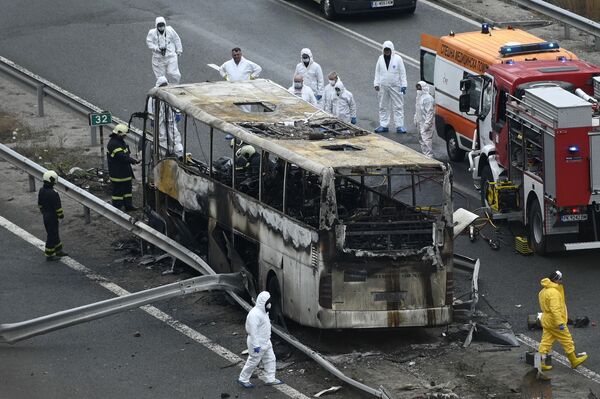 رویدادهای هفته به روایت تصویر.آتش گرفتن اتوبوس در بلغارستان که منجر به کشته شدن 46 نفر شد. - اسپوتنیک ایران  