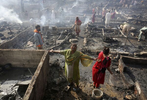 رویدادهای هفته به روایت تصویر.آتش سوزی در کراچی پاکستان. - اسپوتنیک ایران  