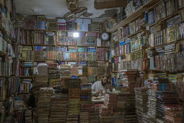 رویدادهای هفته به روایت تصویر.کتابفروشی در هرات. - اسپوتنیک ایران  