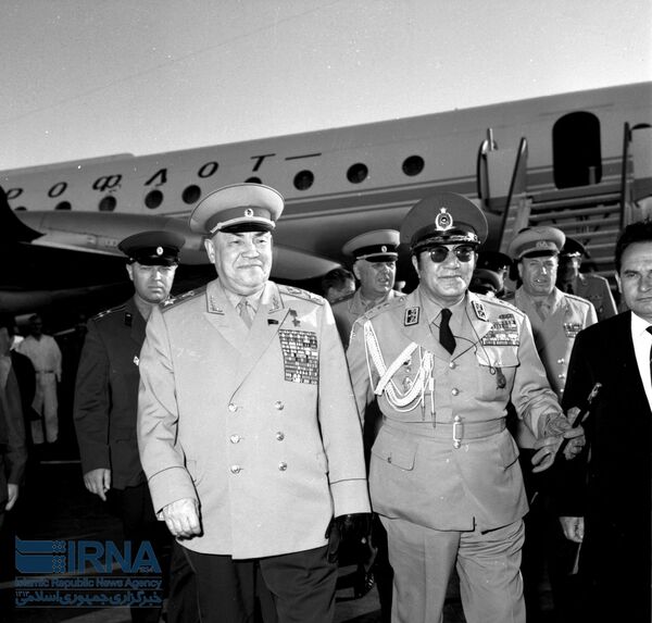 مارشال زاخاروف، رئیس ستاد کل نیروهای مسلح اتحاد جماهیر شوروی در سفر به تهران.تاریخ: 1968/05/18 - اسپوتنیک ایران  