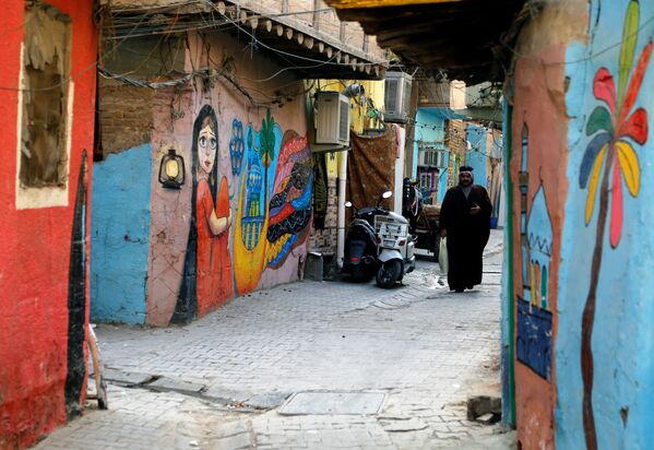 محله های قدیمی بغداد با رقص قلم‌موی نقاشان عراقی، مبدل به تابلوهای زیبای زندگی روزانه می‌شوند. - اسپوتنیک ایران  
