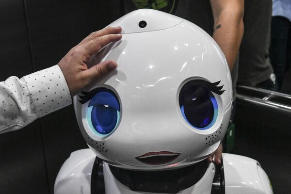 ربات هایی که در سال 2021 با ما بودند.ربات « اِما» در کلمبیا. - اسپوتنیک ایران  