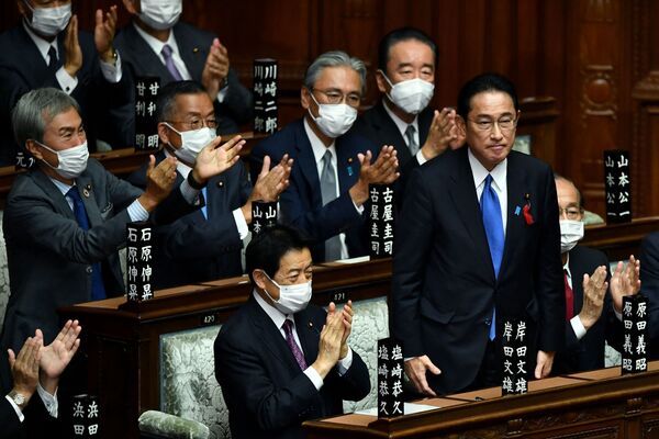 مهمترین رویدادهای سیاسی سال 2021 میلادی.انتخاب فومیو کیشیدا به عنوان نخست وزیر جدید ژاپن. - اسپوتنیک ایران  