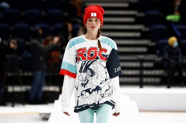 لباس ها و یونیفرم ورزشکاران روسیه برای المپیک زمستانی 2022 چین در مسکو به نمایش گذاشته شد. مدل ها لباس های طراحی شده « زااسپورت» برای بازیهای زمستانی در پکن را به نمایش گذاشتند. - اسپوتنیک ایران  