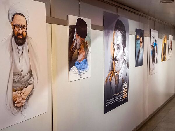 تصاویری از نمایشگاه نقاشی به مناسبت دومین سالگرد شهادت سردار سلیمانی - اسپوتنیک ایران  