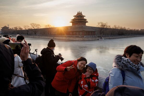 ملل جهان مراسم خاص جشن سال نو میلادی 2022 را به اشکال گوناگون برگزار کردند. پکن چین. - اسپوتنیک ایران  