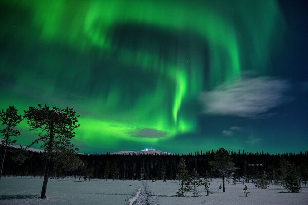 شفق، نور فضایی در آسمان کشورهای شمالی خودنمایی کرد. لاپلند فنلاند. - اسپوتنیک ایران  