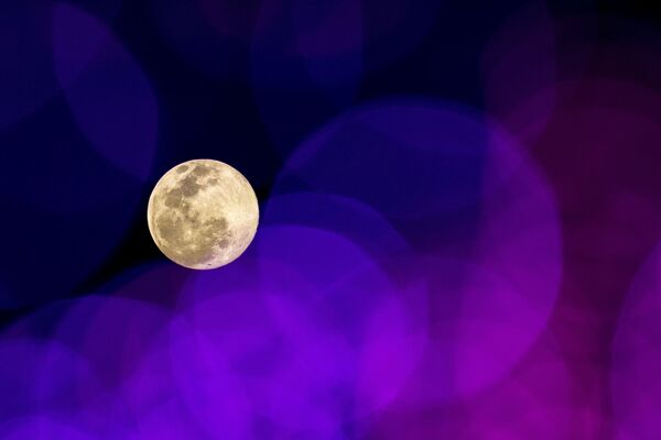 ماه کامل که گاهی اوقات به عنوان &quot;ماه گرگ&quot; شناخته می شود. بانکوک. - اسپوتنیک ایران  