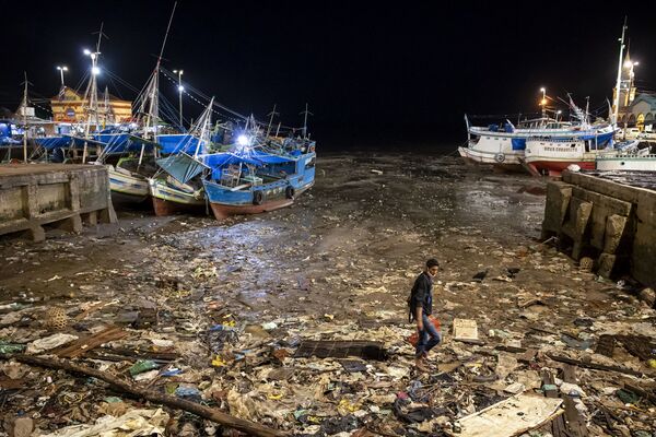 برندگان مسابقه بین المللی سفر 2021 اعلام شدند.بندر برزیلی، آشکار شدن آشغال ها در هنگام جزرومد. - اسپوتنیک ایران  