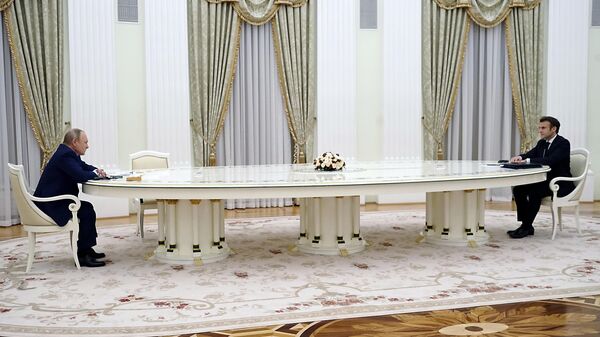 دیدار ولادیمیر پوتین رئیس جمهور روسیه با امانوئل مکرون رئیس جمهور فرانسه - اسپوتنیک ایران  