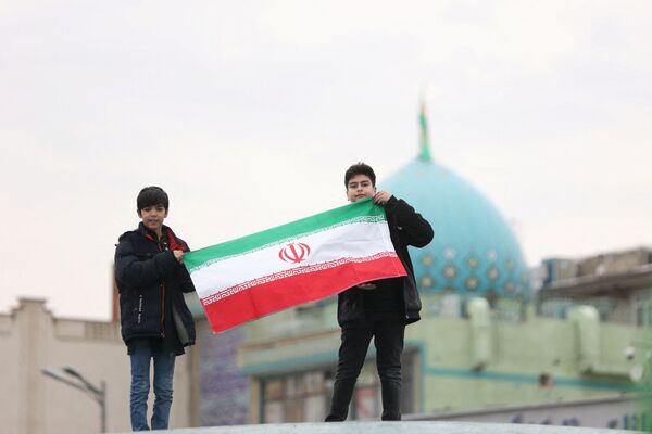 22 بهمن 1400 و راهپیمایی به مناسبت پیروزی انقلاب اسلامی ایران - اسپوتنیک ایران  