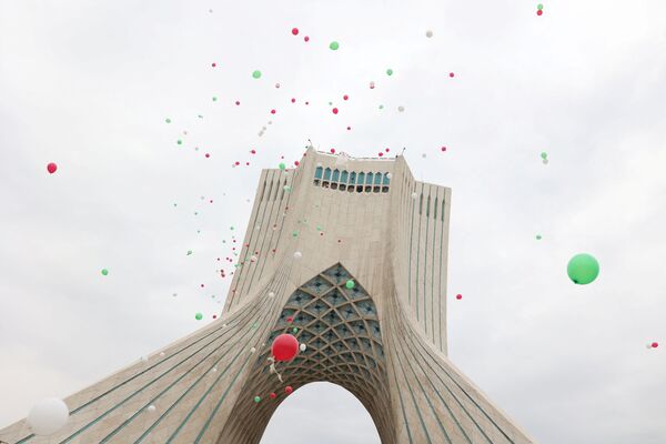 22 بهمن 1400 و راهپیمایی به مناسبت پیروزی انقلاب اسلامی ایران - اسپوتنیک ایران  