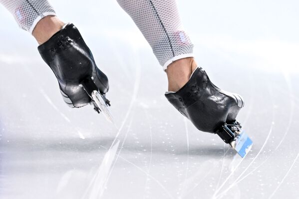ورزشکاران المپیک زمستانی 2022 پکن از نشان‌ و سمبل های زیبا و حتی عجیبی در این بازی‌ها استفاده کردند.کفش های اسکین فلیکس رایخنین از آلمان. - اسپوتنیک ایران  