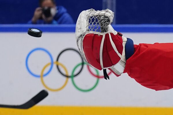 ورزشکاران المپیک زمستانی 2022 پکن از نشان‌ و سمبل های زیبا و حتی عجیبی در این بازی‌ها استفاده کردند.ادی پاسکوئل، دروازه‌بان هاکی از کانادا. - اسپوتنیک ایران  