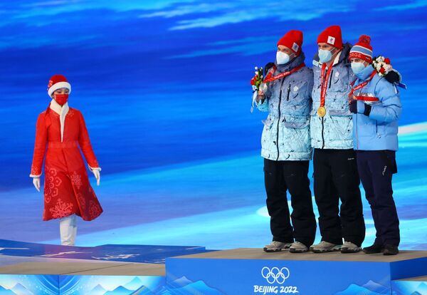 بازی های المپیک زمستانی 2022 در پکن به پایان رسید. الکساندر بالشونوف برنده مدال طلا از روسیه. - اسپوتنیک ایران  