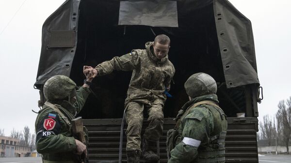 Добровольно сдавшийся в плен военнослужащий украинской армии в Луганске - اسپوتنیک ایران  