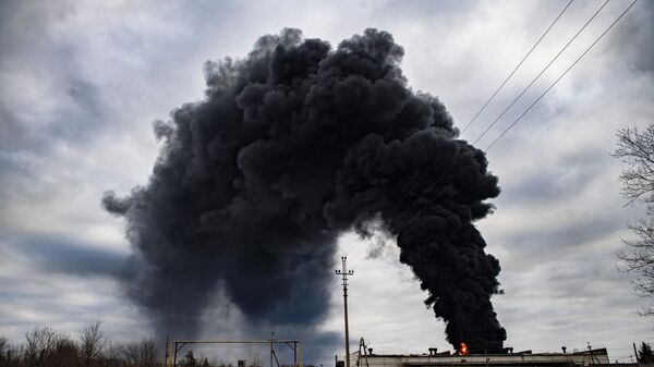 Пожар на нефтебазе в Луганске - اسپوتنیک ایران  