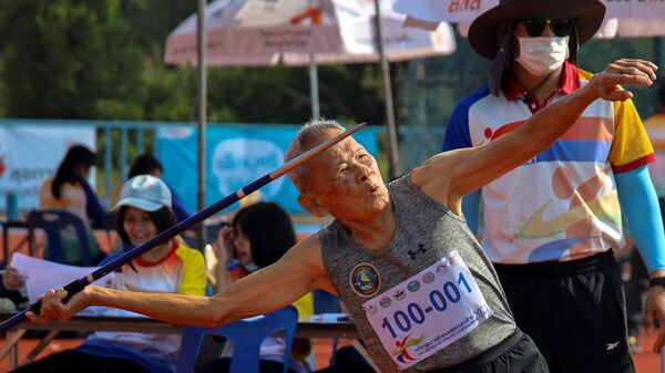 102-летний спортсмен Саванг Джанпрам во время 26-го Чемпионата Таиланда - اسپوتنیک ایران  