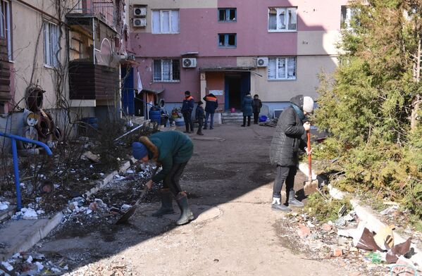 ولنوواخای دونتسک آزاد شد.پاکسازی محوطه ساختمان از باقیمانده های آتشباری که توسط نیروهای اوکراین انجام شده بود. - اسپوتنیک ایران  