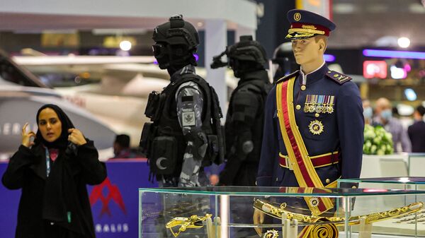 Манекен в униформе армии Катара на Международной выставке и конференции по морской обороне в Катаре  - اسپوتنیک ایران  