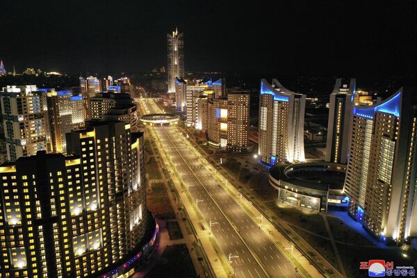 منظره شب خیابان سونگوا در کره شمالی. - اسپوتنیک ایران  