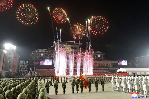 کره شمالی همواره هر پنج سال سالگرد سیاسی تأسیس خود را با جشن‌های بزرگ برگزار می‌کند.  در دوران حاکمیت &quot;کیم جونگ اون&quot;، کره شمالی ۱۲ رژه نظامی بزرگ برای جشن‌های ملی برگزار کرده است. - اسپوتنیک ایران  