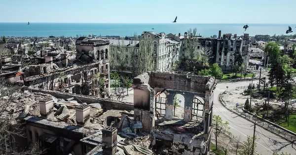 Разрушенные здания в центре Мариуполя Разрушенные здания в центре Мариуполя