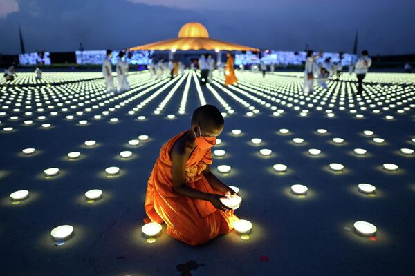 رویدادها و حوادث هفته گذشته از نگاه تصویر.مراسم «روز زمین» در تایلند. - اسپوتنیک ایران  