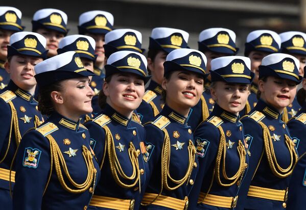 دانشجویان آکادمی فضایی نظامی A.F. Mozhaisky در تمرین رژه نظامی به مناسبت هفتاد و هفتمین سالگرد پیروزی در جنگ بزرگ میهنی - اسپوتنیک ایران  