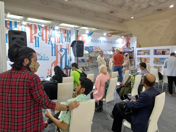 نمایشگاه بین‌المللی کتاب تهران نمایشگاه کتابی است که در میانهٔ اردیبهشت هر سال برگزار می‌شود. این نمایشگاه، یکی از بزرگترین رویدادهای فرهنگی در ایران است. - اسپوتنیک ایران  