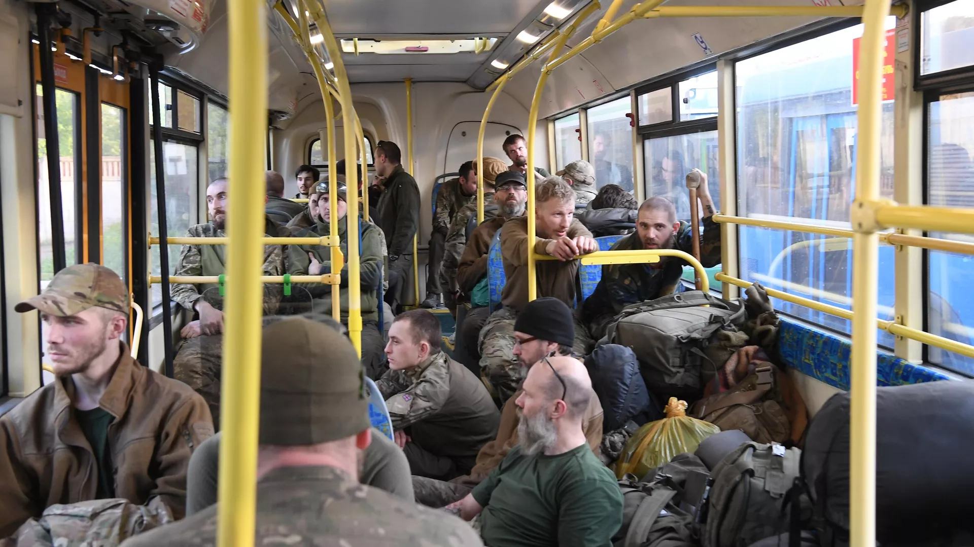 Сдавшихся в плен украинских военных и боевиков доставляют в СИЗО в Еленовку Сдавшихся в плен украинских военных и боевиков доставляют в СИЗО в Еленовку - اسپوتنیک ایران , 1920, 23.05.2025