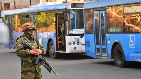 اتوبوس های حامل سربازان اسیر اوکراینی - اسپوتنیک ایران  