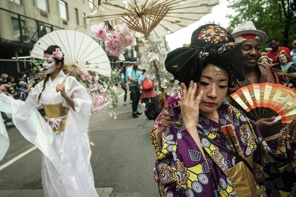 رویدادها و حوادث داخلی و خارجی هفته گذشته از نگاه تصویر.جشنواره کیمونو در نیویورک. - اسپوتنیک ایران  